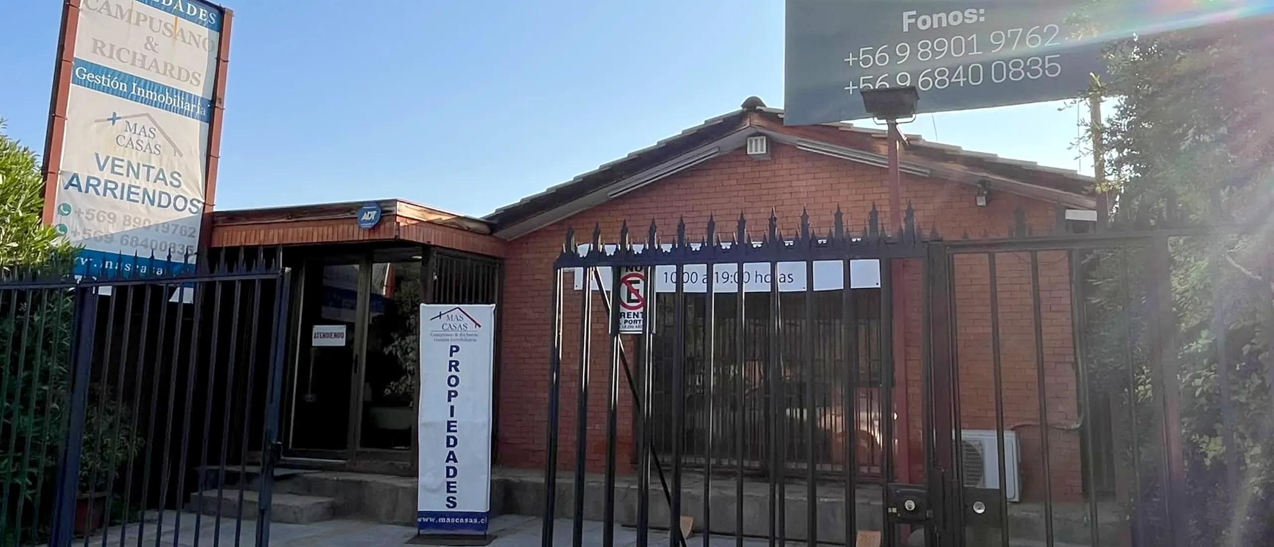 Frente de la oficina de Campusano & Richards Propiedades en Puente Alto